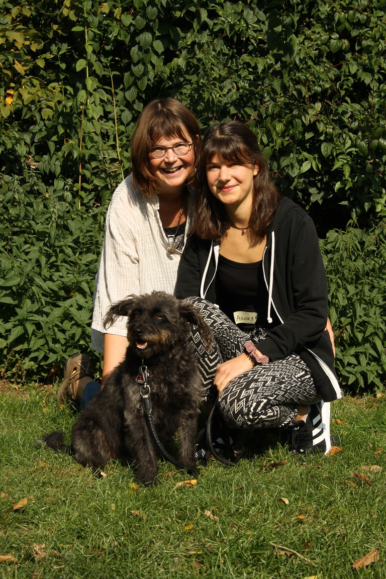 Petra und Annika mit Benji